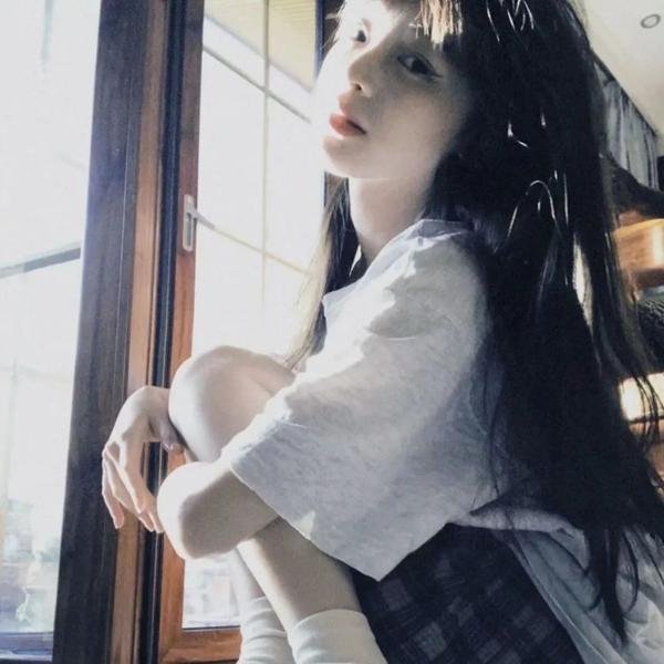 红色谜团海报